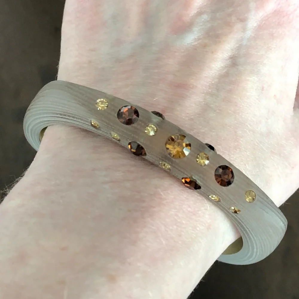 🔹NWOT🔹Frosted Lucite Rhinestone Bangle - Picture 7 of 7